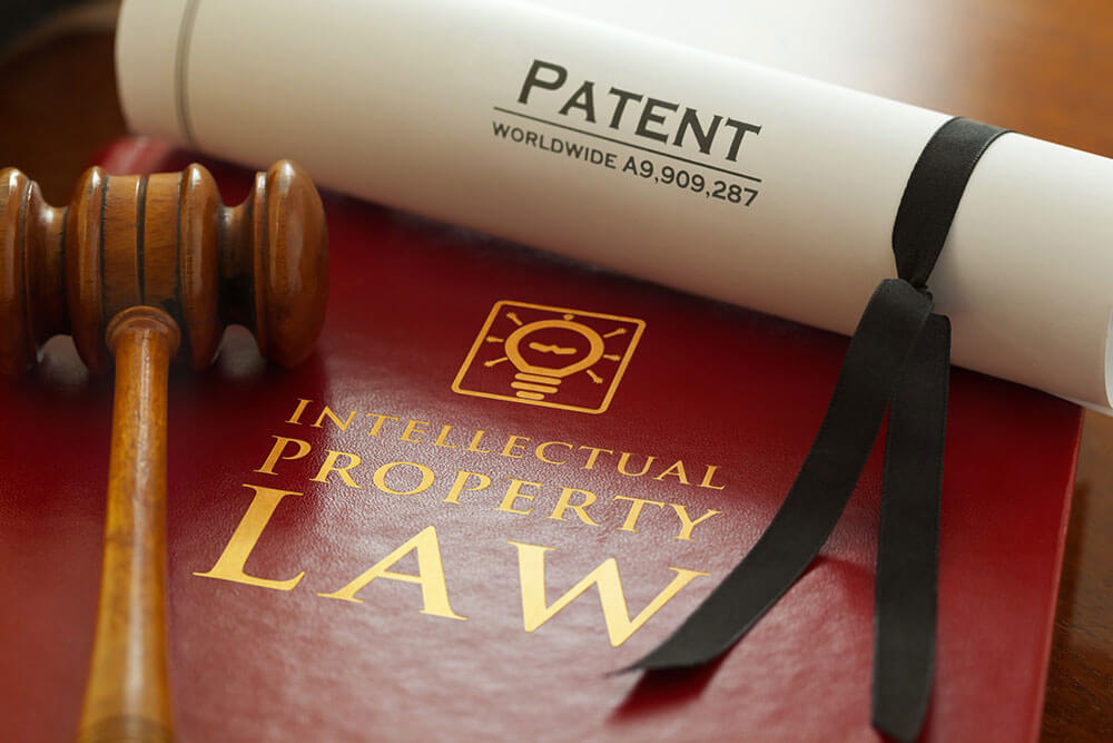 Защита на патент